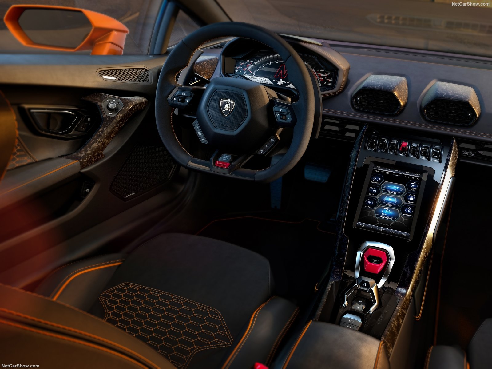  Lamborghini Huracan Evo tem acabamento exemplar