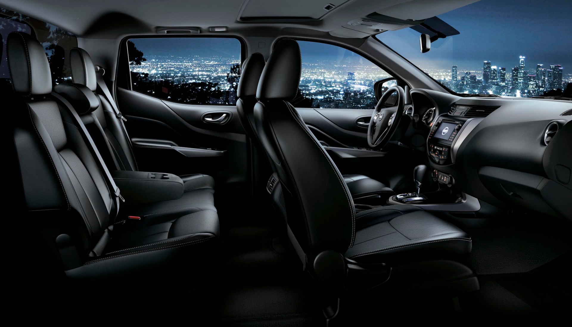  Os bancos dianteiros são projetados com a tecnologia Zero Gravity, que reduz o cansaço em longas viagens