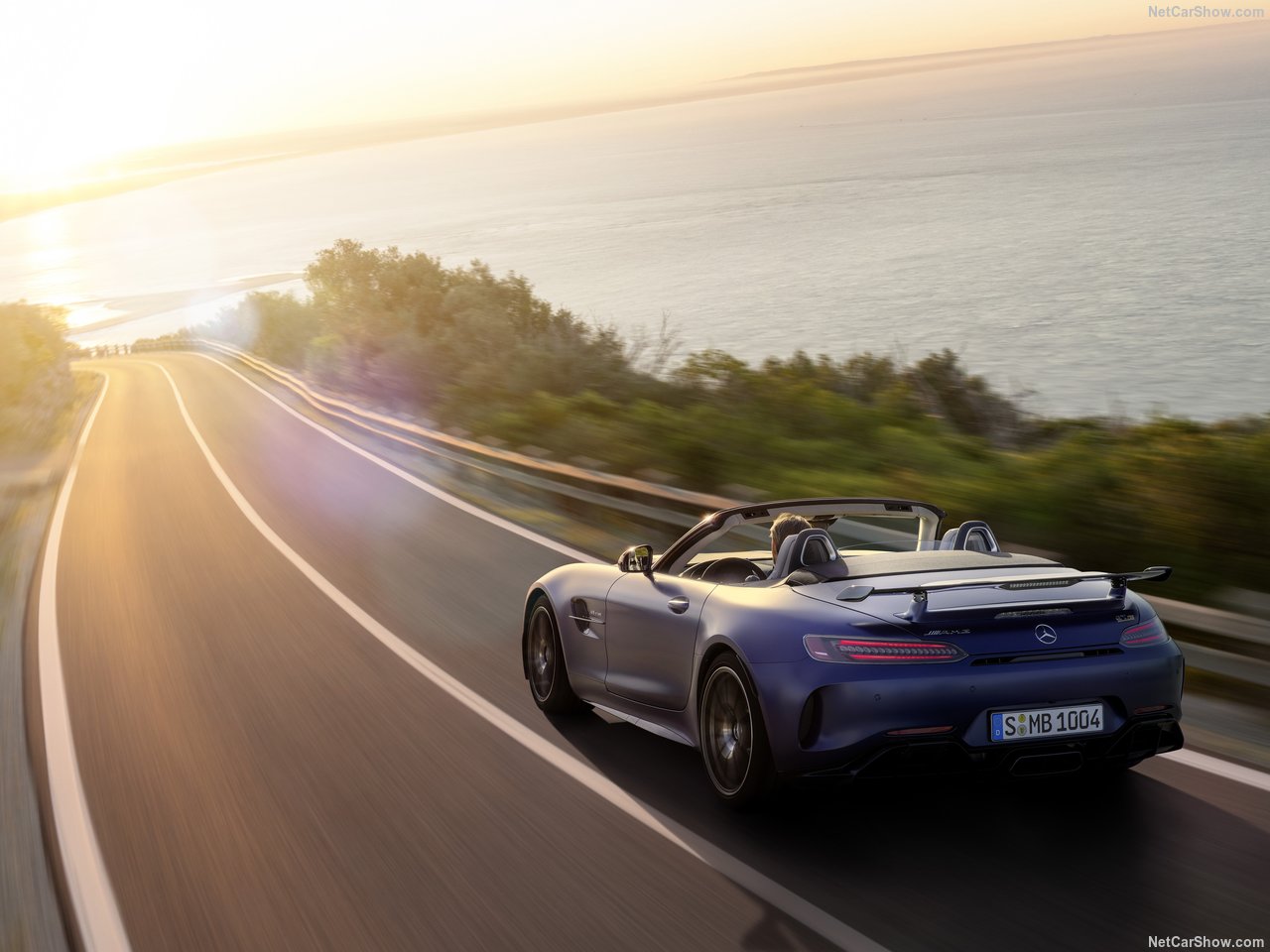  Mercedes-AMG GT R Roadster