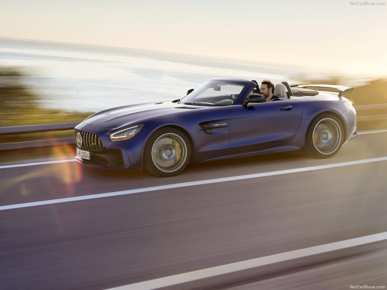  Mercedes-AMG GT R Roadster