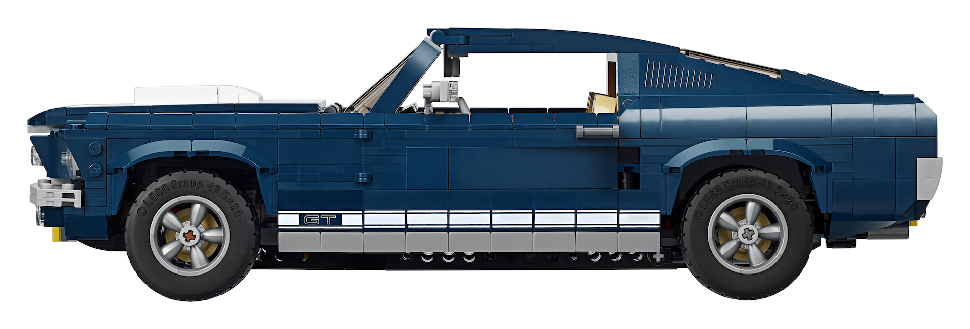  Para delírio dos fãs foram reproduzidos os mínimos detalhes do esportivo