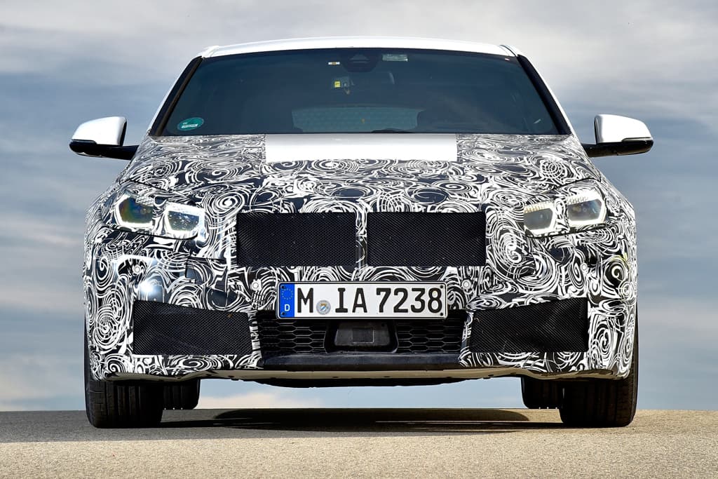  Ao invés de utilizar o motor 3.0 de seis cilindros em linha, hatch passa a ter o 2.0 de quatro cilindros em posição transversal