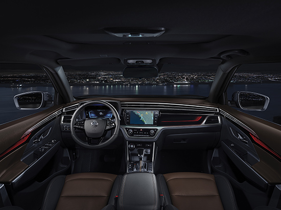  Interior ficou mais moderno e conta com piloto automático adaptativo