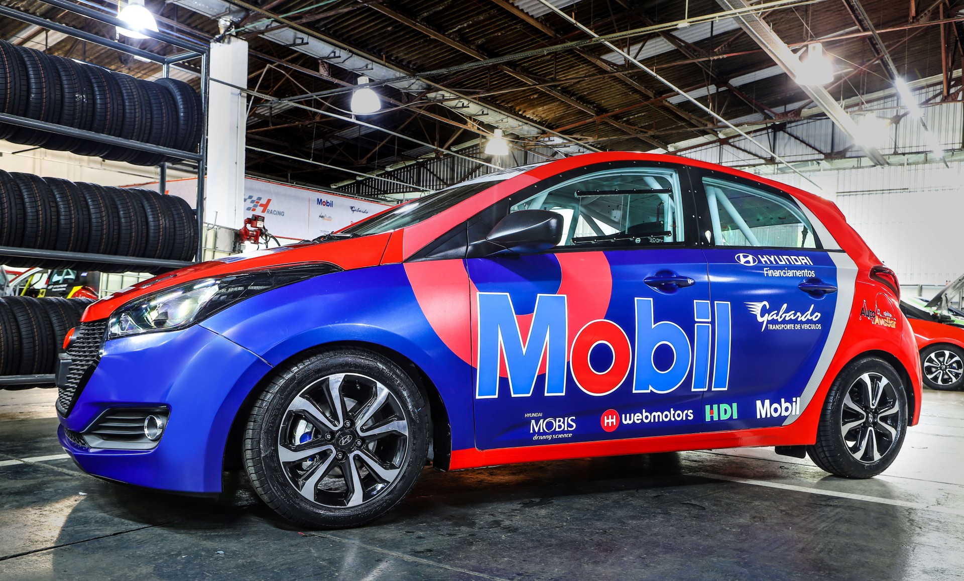  Webmotors é uma das empresas que apoia a nova categoria do automobilismo brasileiro