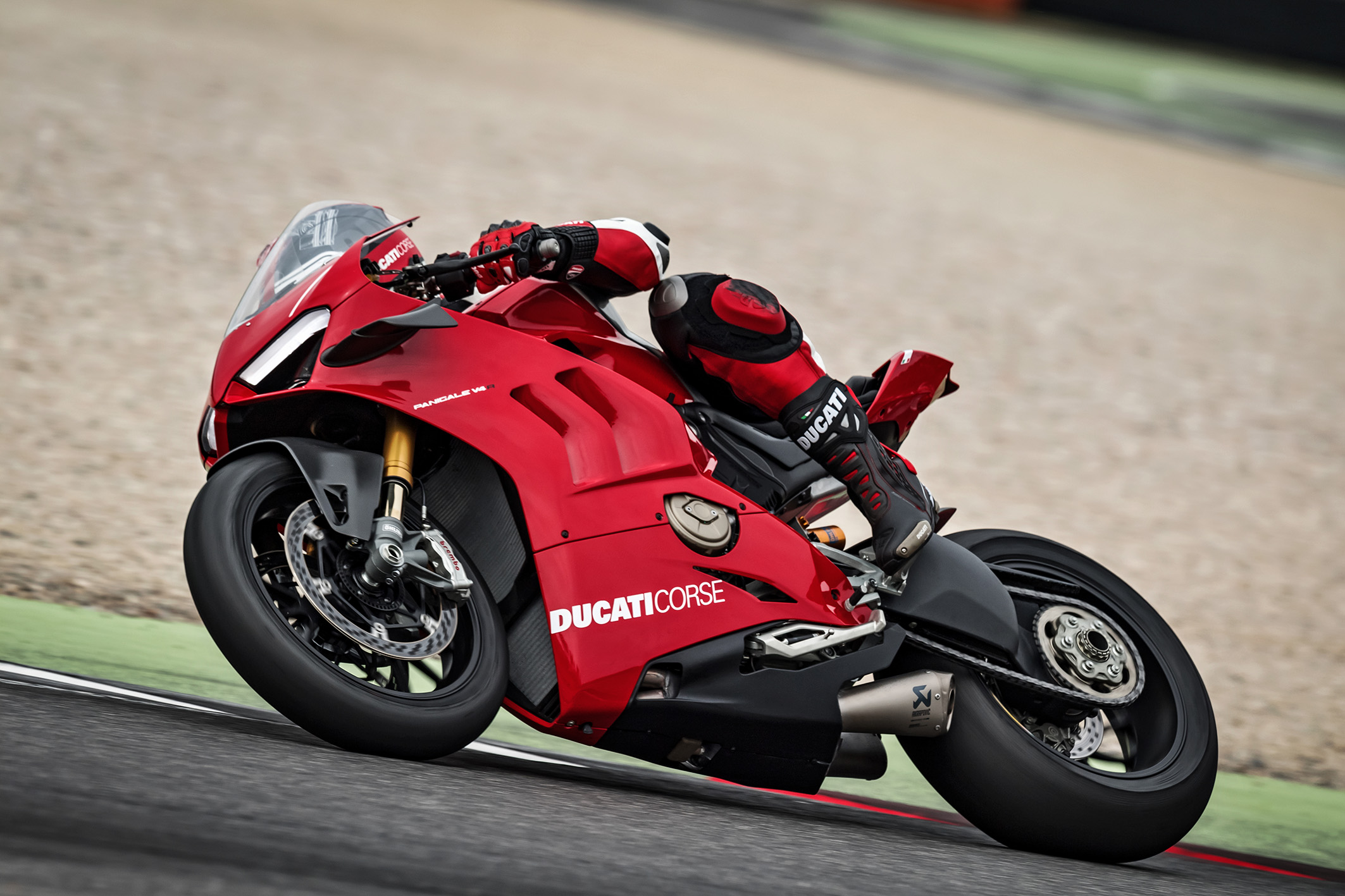  A superesportiva usa o novo moto Desmisedici Stradale R