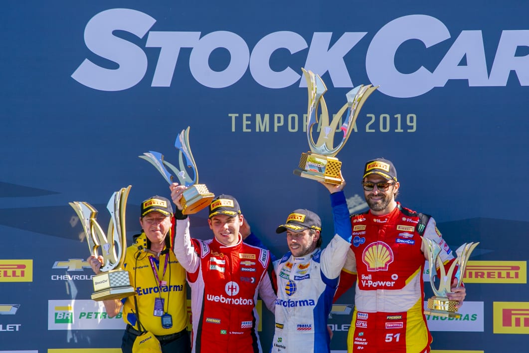  Bruno Baptista ao lado de Ricardo Maurício (macacão azul e branco) e Átila Abreu (direita)