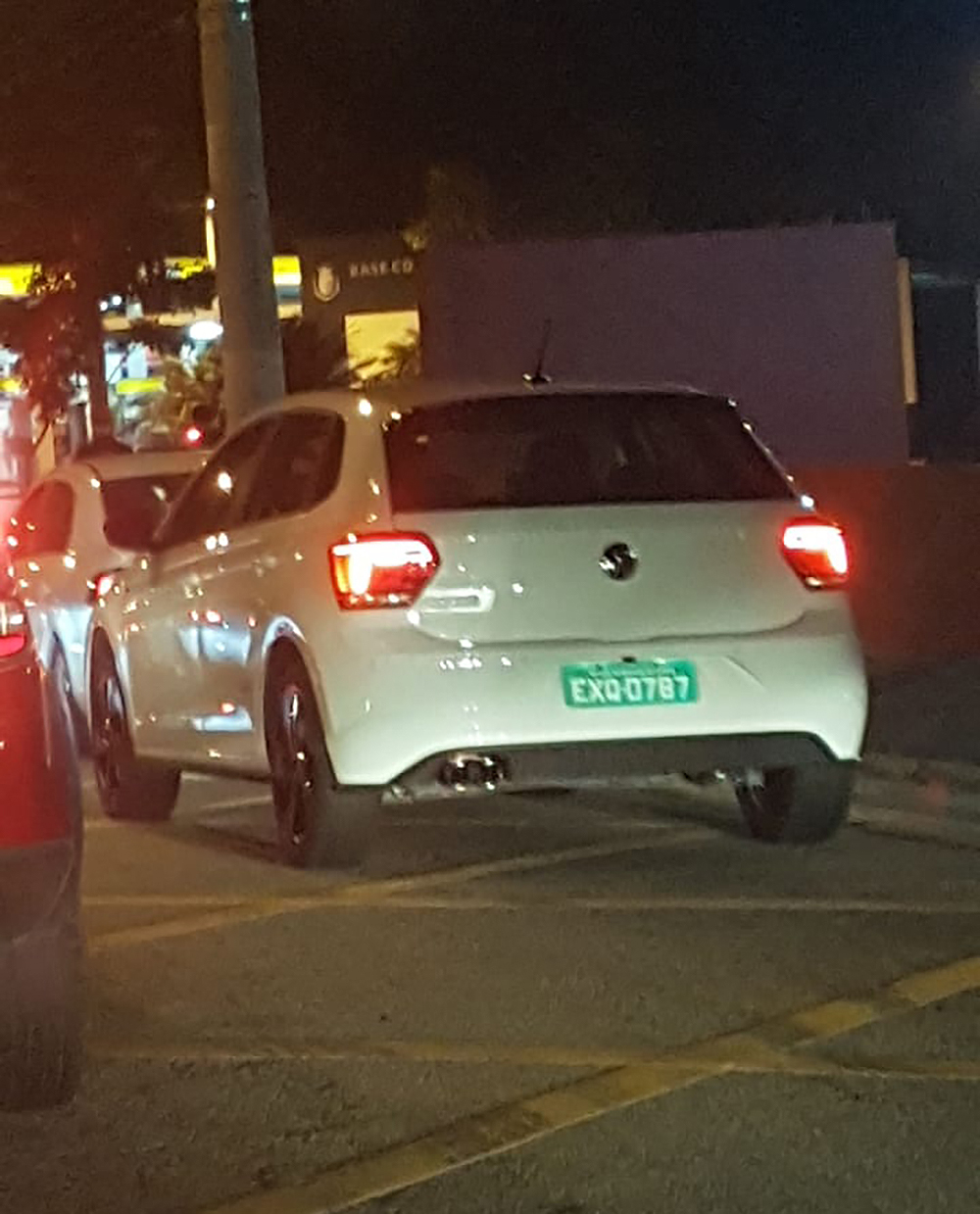 Volkswagen Polo GTS flagrado em testes