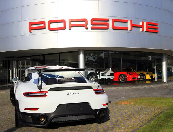 364050 892145 364050 891540 Img 0398blackbirdcinegpbrpaddock R Web 