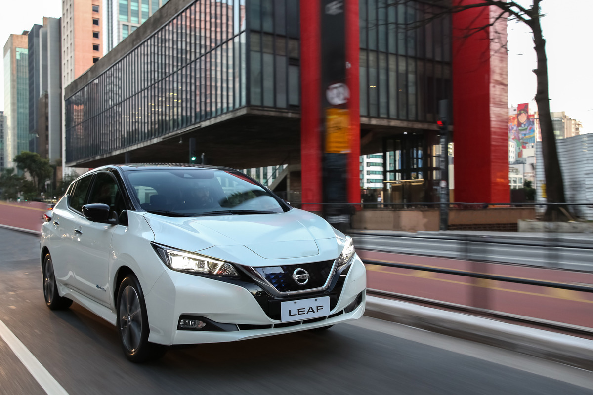  Nissan LEAF chama atenção pelo design moderno e arrojado