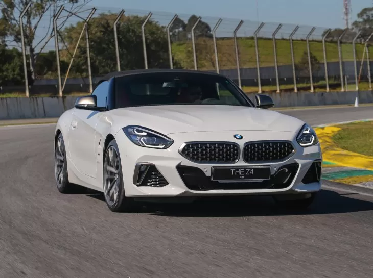 BMW Z4 e M1 ganham abertura da porta por celular