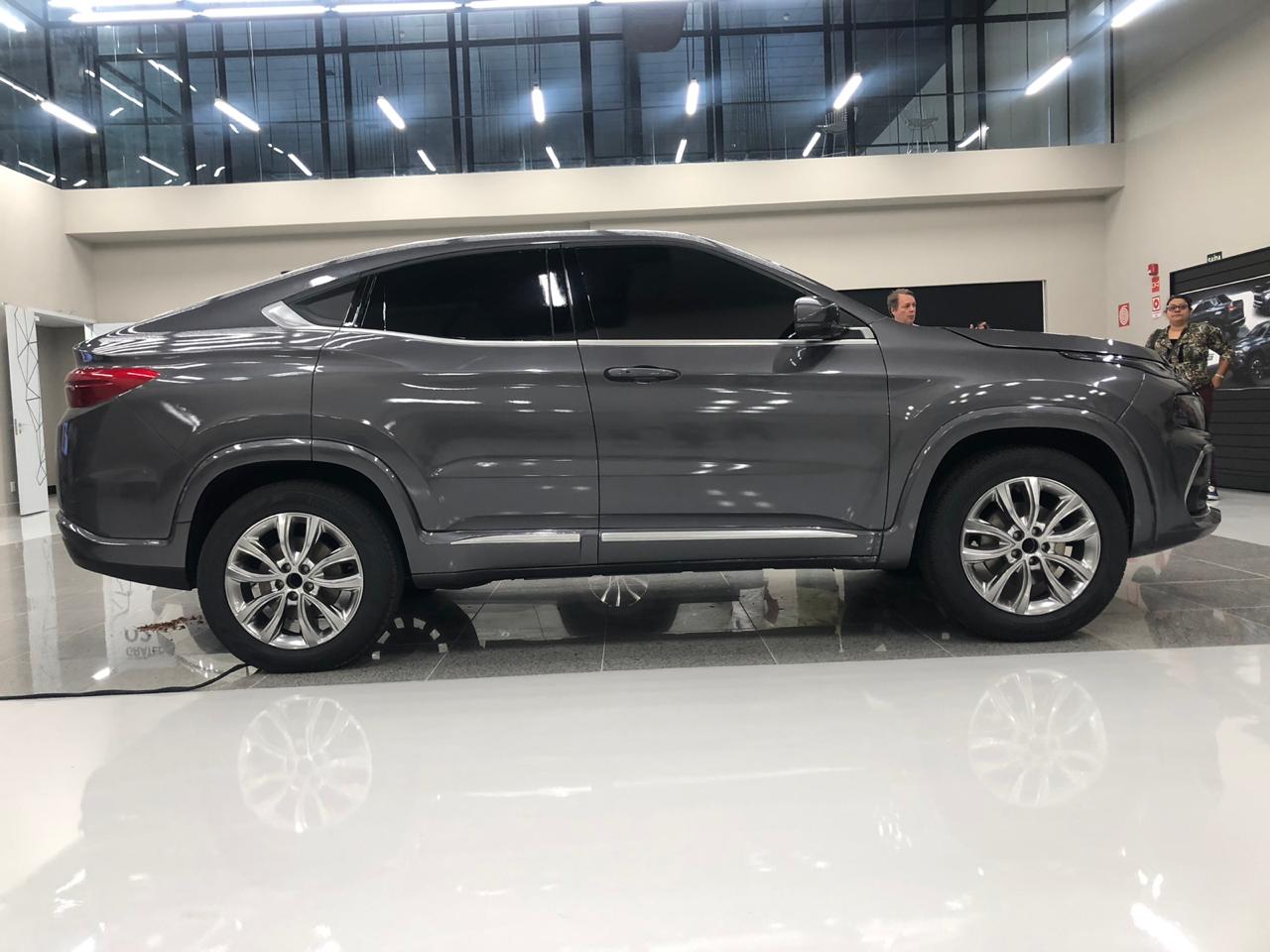  Fiat Fastback chama atenção pela caída suave da Coluna C