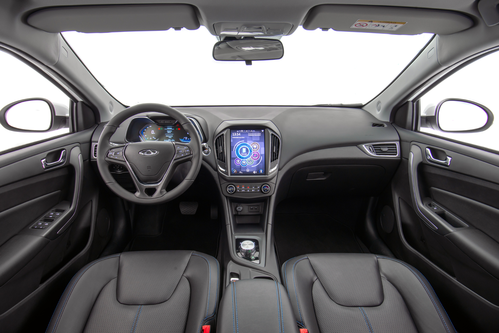  Painel do Arrizo 5e tem uma grande tela tátil posicionada verticalmente no console; quadro de instrumentos é digital