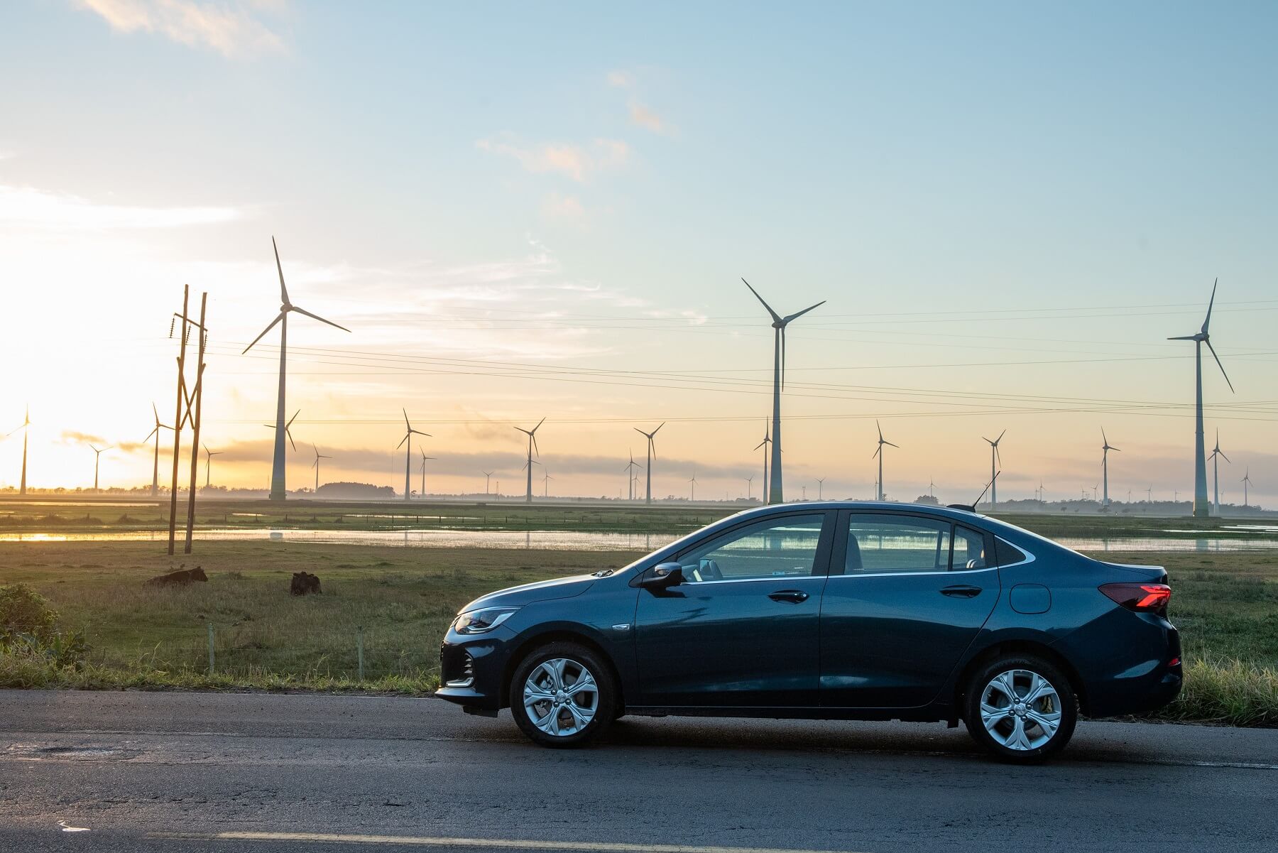 Chevrolet Onix Plus visto de perfil. Sedã tem mais um caso de incêndio