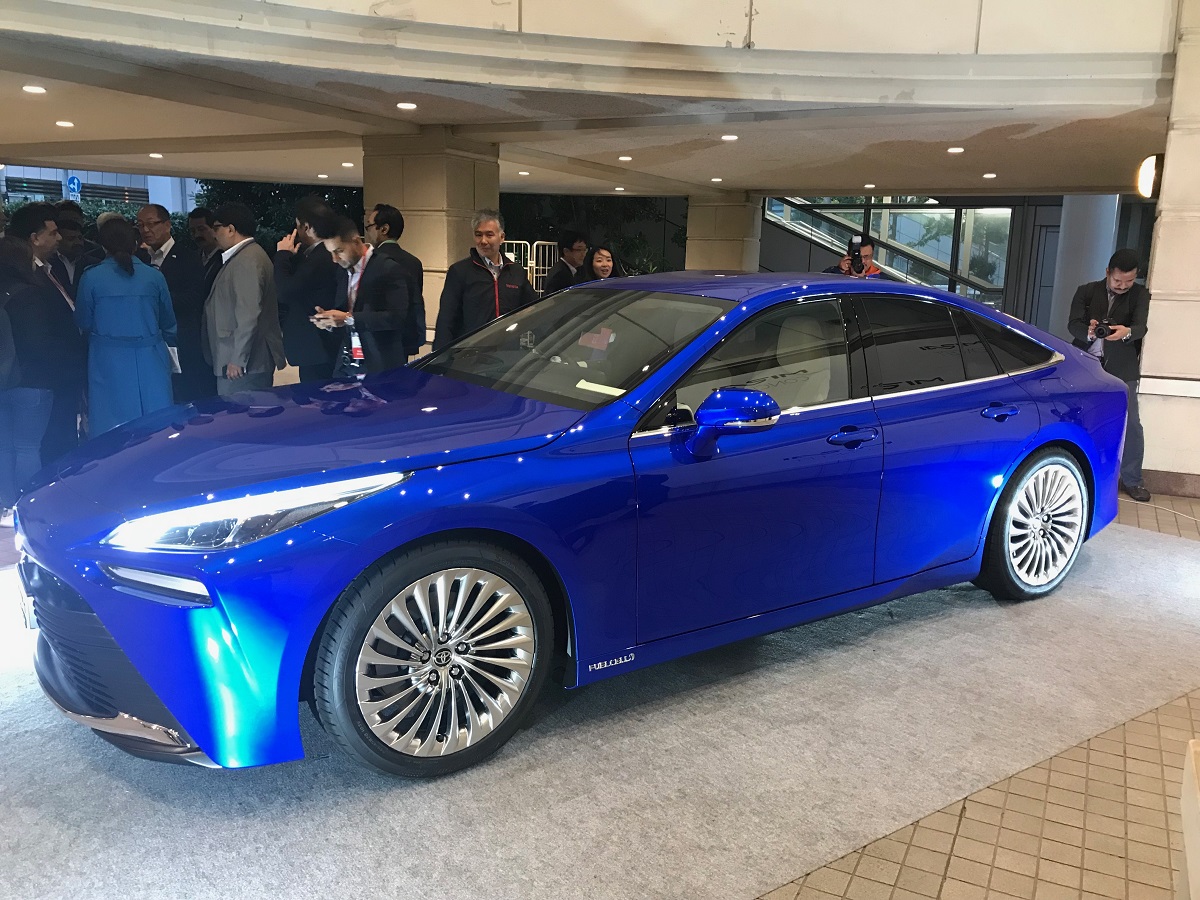  Toyota Mirai Concept tem 4,97 metros de comprimento e 2,92 metros de entre-eixos
