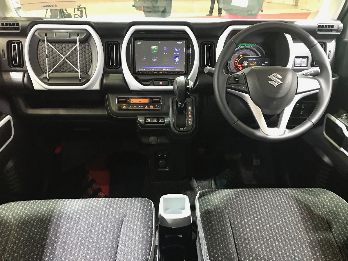  Interior do Suzuki tem elementos que remetem ao Jeep Renegade