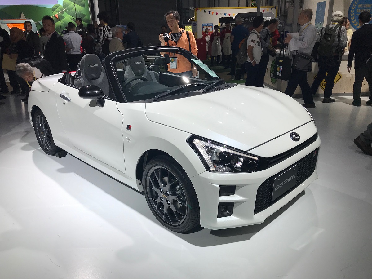 Salão de Tóquio tem mini conversível de 64 cv de potência
