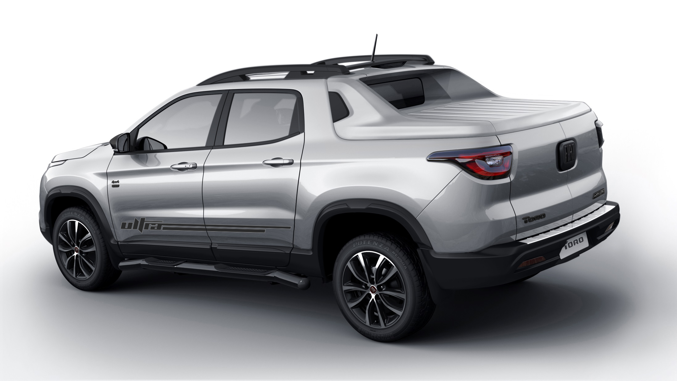 A picape Fiat Toro Ultra 2020 vista de traseira com a capota rígida fechada cobrindo a caçamba