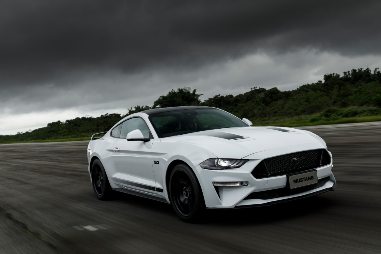 Ford Mustang Black Shadow 1