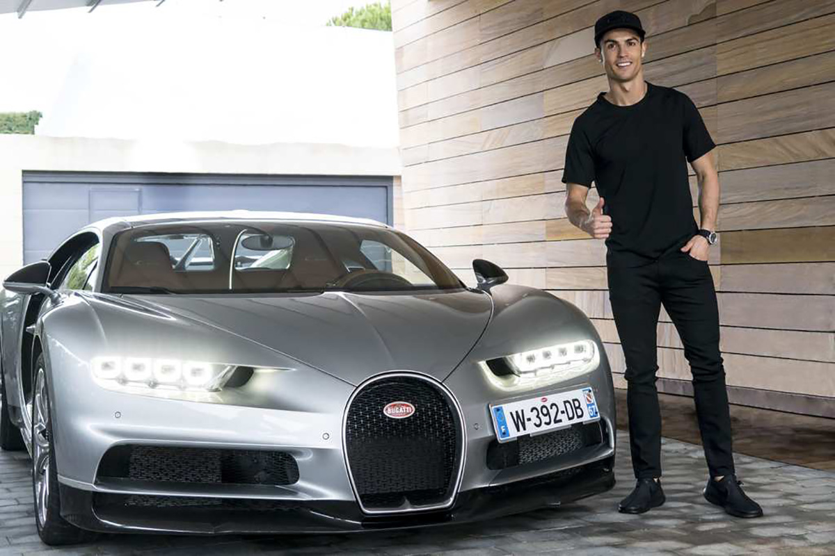 Cristiano Ronaldo e seu Bugatti Chiron prata