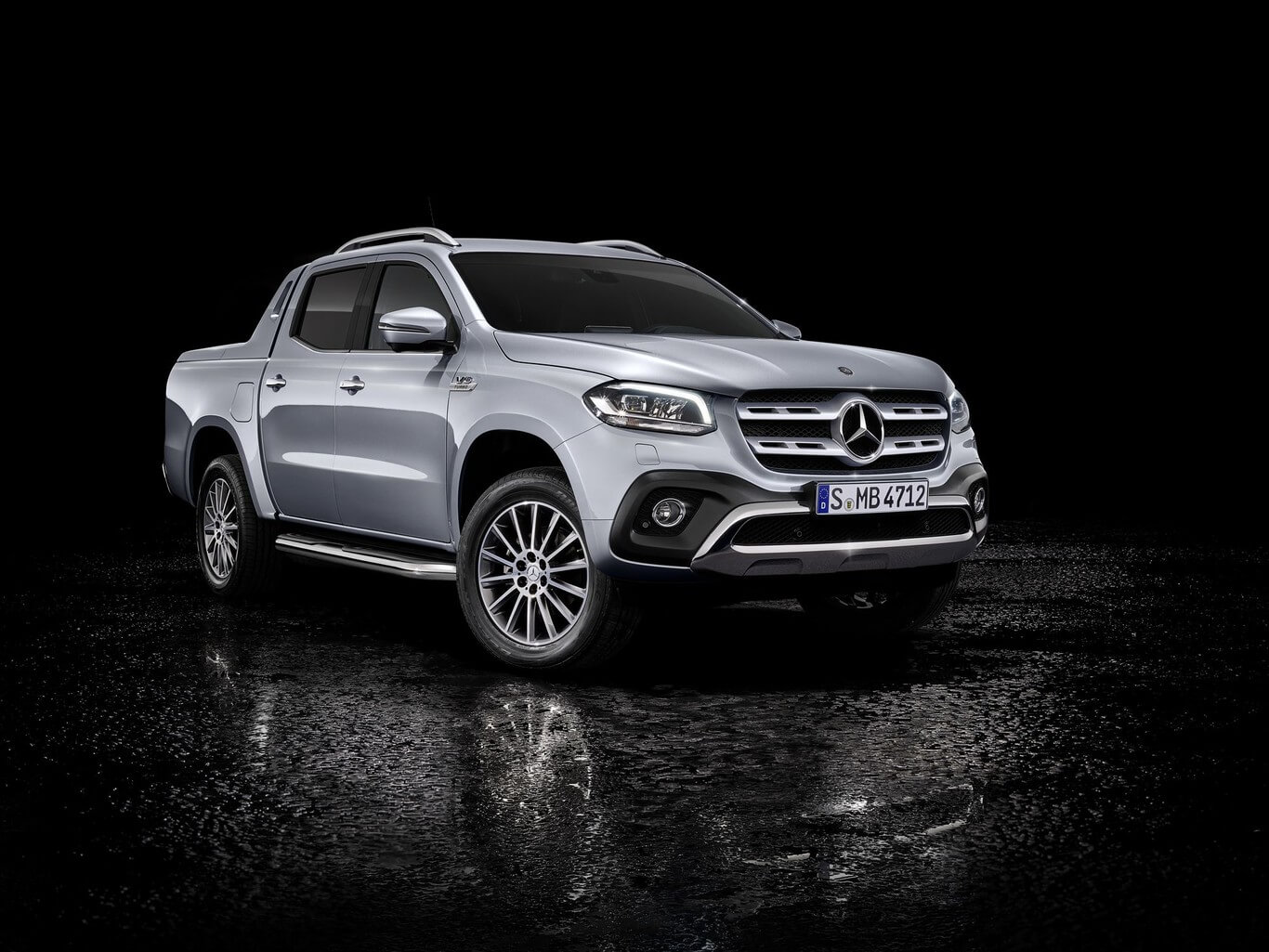 Mercedes Benz Classe X 350 de frente na cor prata