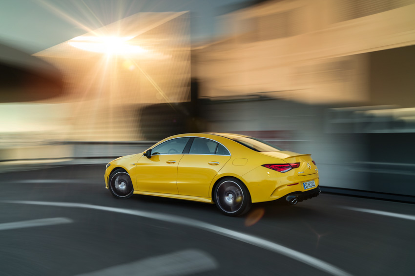  O CLA 35 AMG custa R$ 294.900 nas unidades 19/20, mas bate nos R$ 299.900 nas 20/20