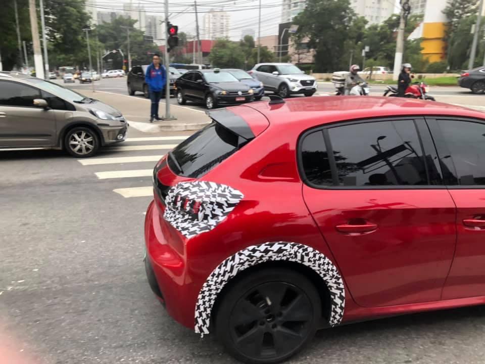 Peugeot 208 2021 Flagra 3