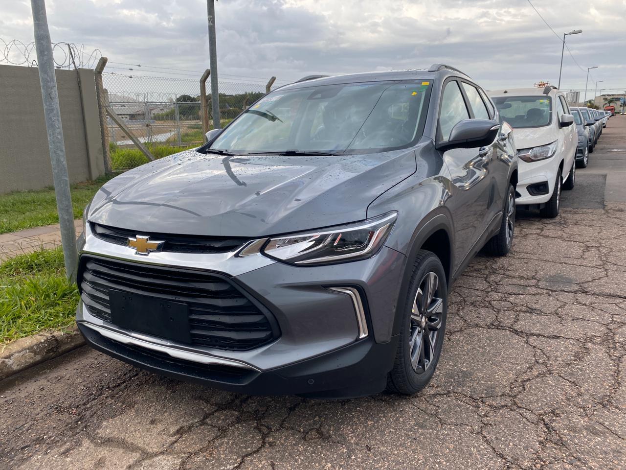 Imagem mostra novo Tracker cinza de frente