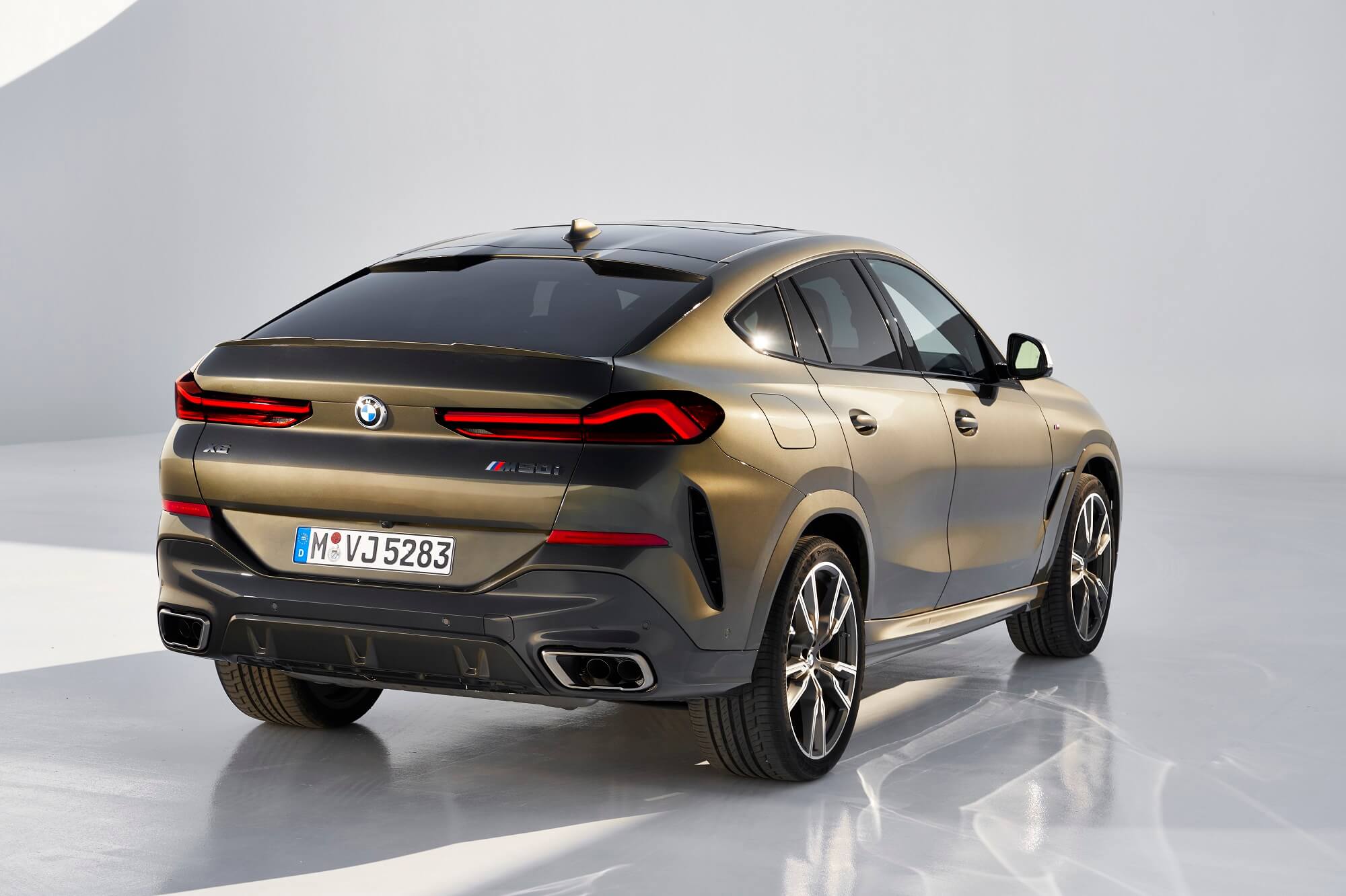 Novo BMW X6 estreia no Brasil em versão única