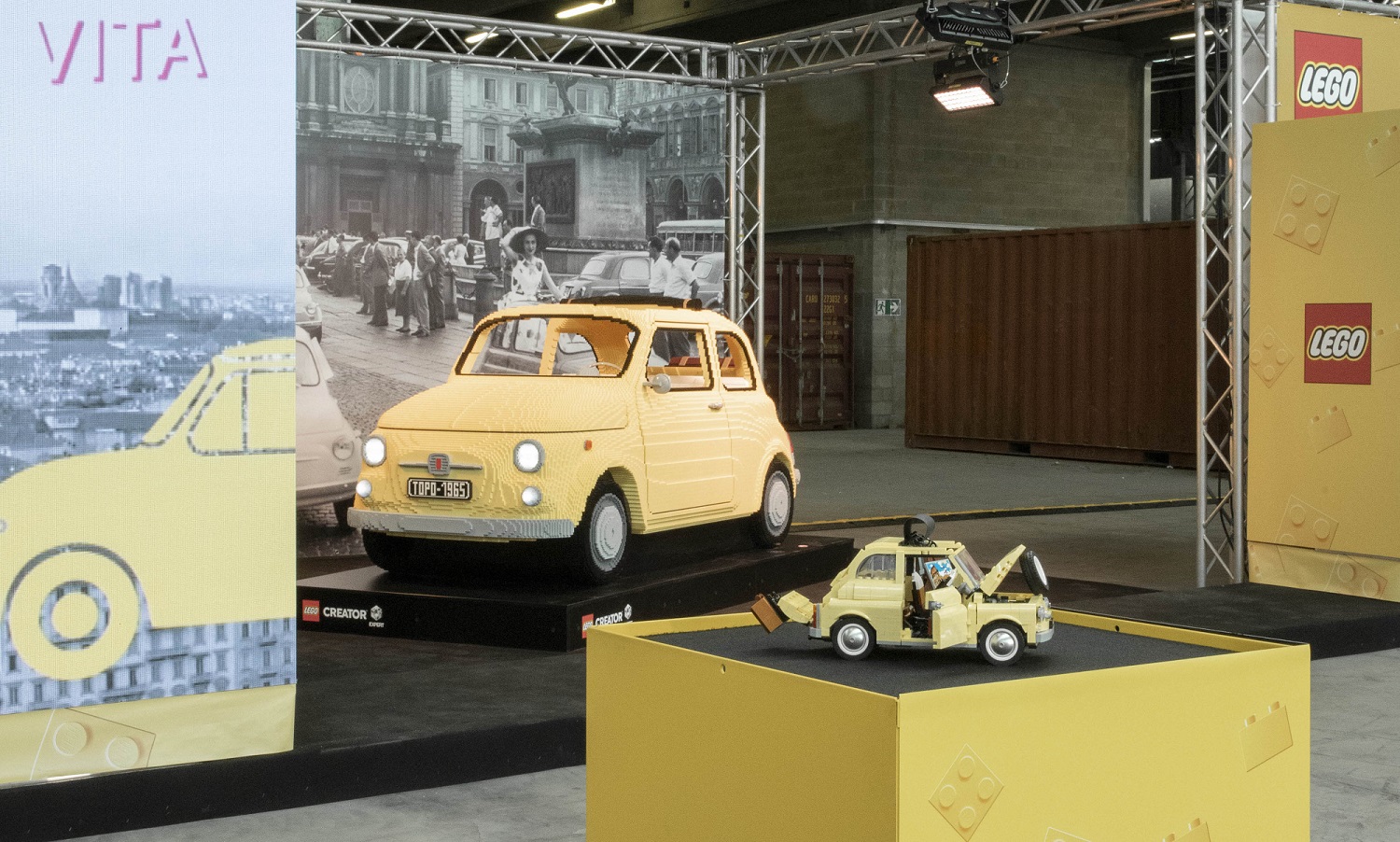 Fiat 500 De Lego Em Escala Real Em Turim