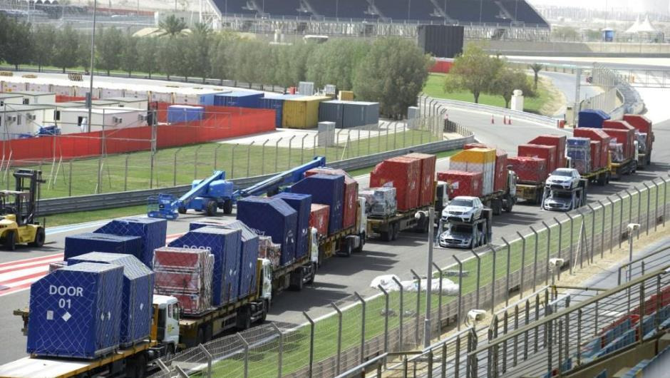 Equipamentos da Fórmula 1 desembarcam em circuito