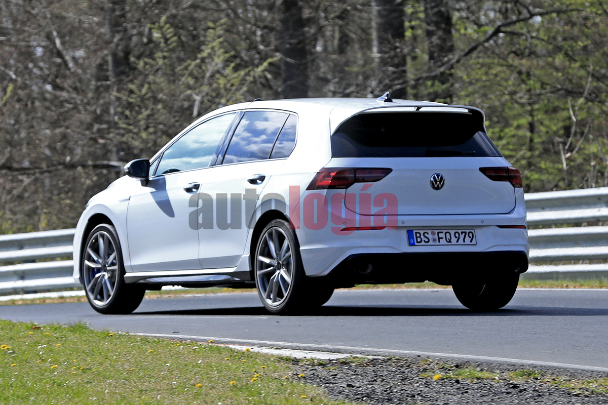  Golf R traz diferenças visuais, como aerofólio e saídas de escape com desenho próprio.