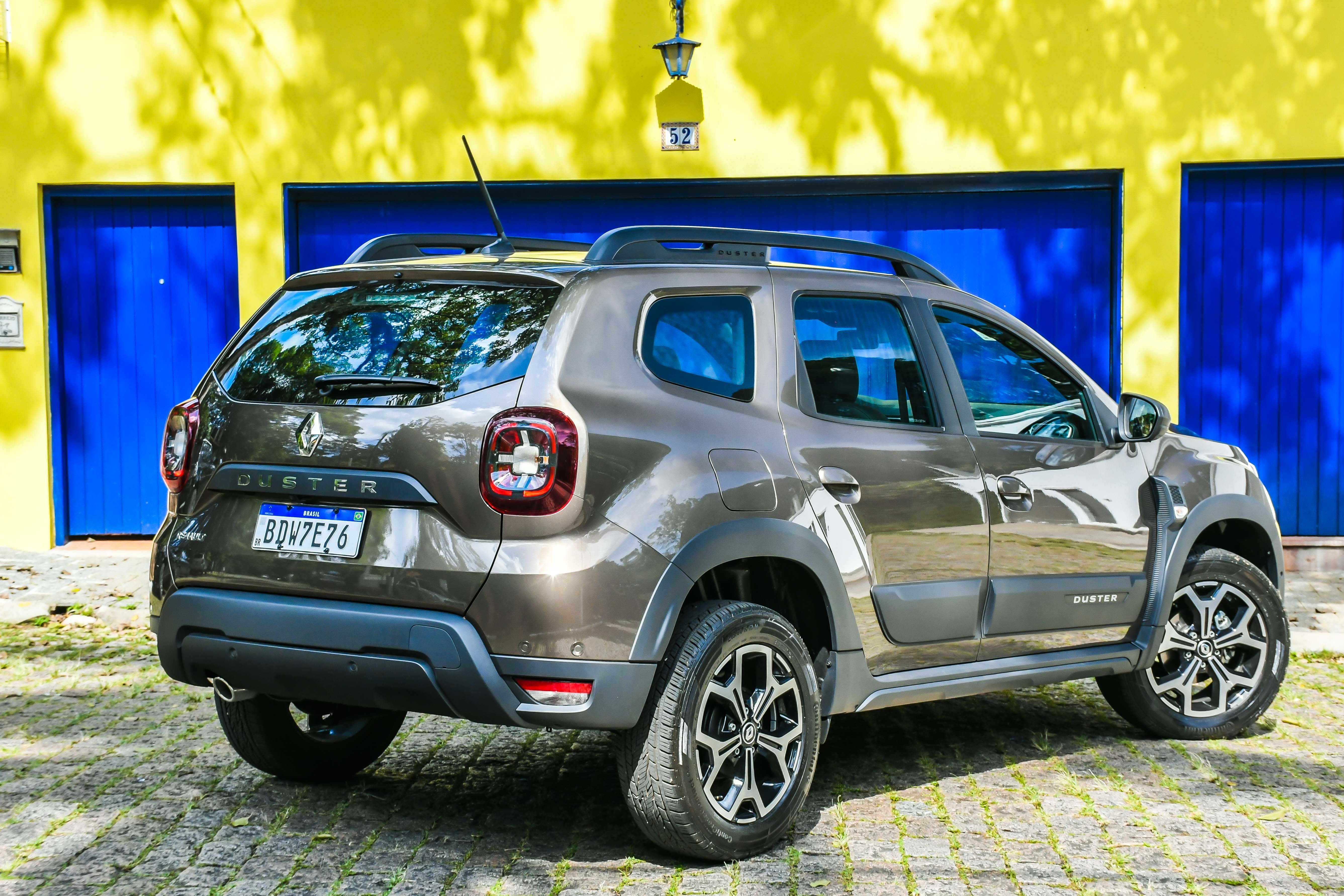 Duster topo de linha ou Tracker de entrada?