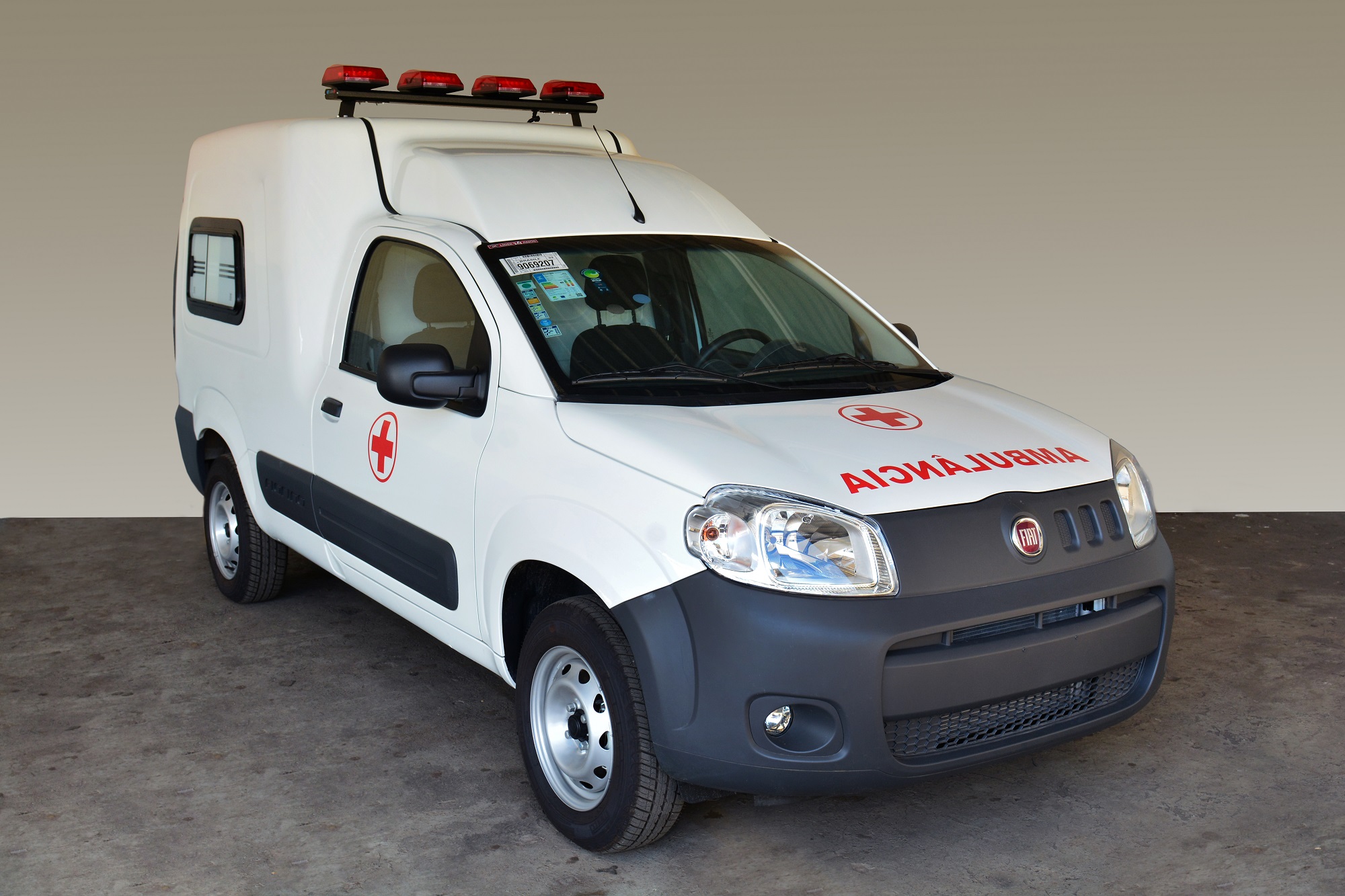 Fiorino Ambulânciaexaustor acima da cabine e de frente