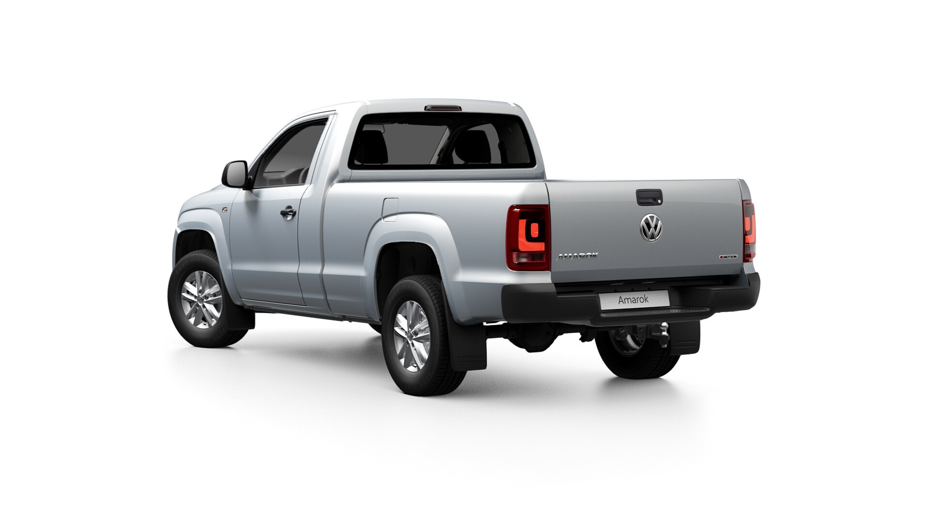 Volkswagen Amarok Cabine Simples branca de traseira em foto de estúdio