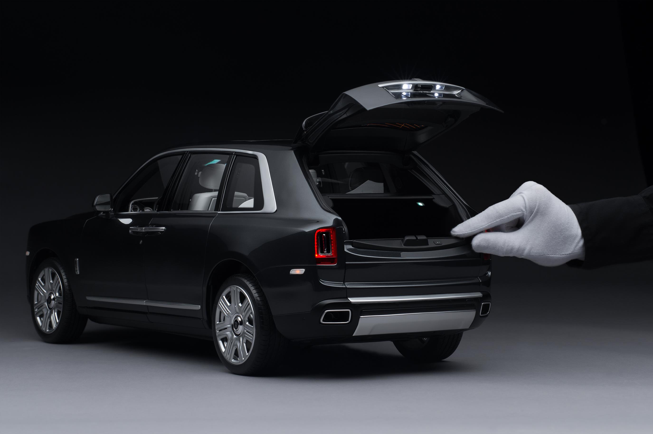 Rolls Royce Cullinan Miniatura 3