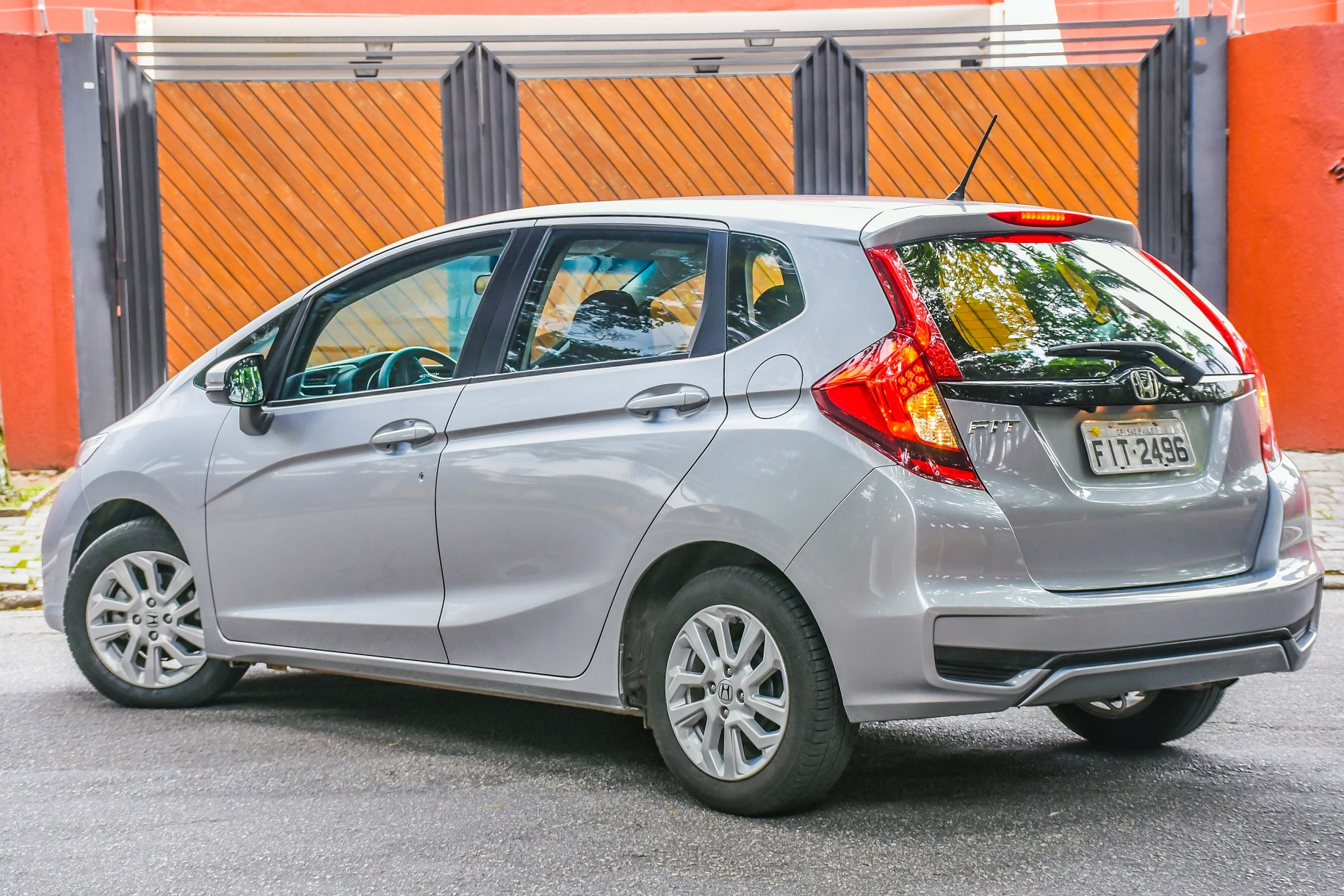 Honda Fit LX de traseira