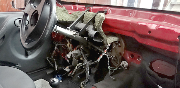  Ar-condicionado em carro usado: instalação pode demorar porque é preciso desmontar painel e sistema elétrico