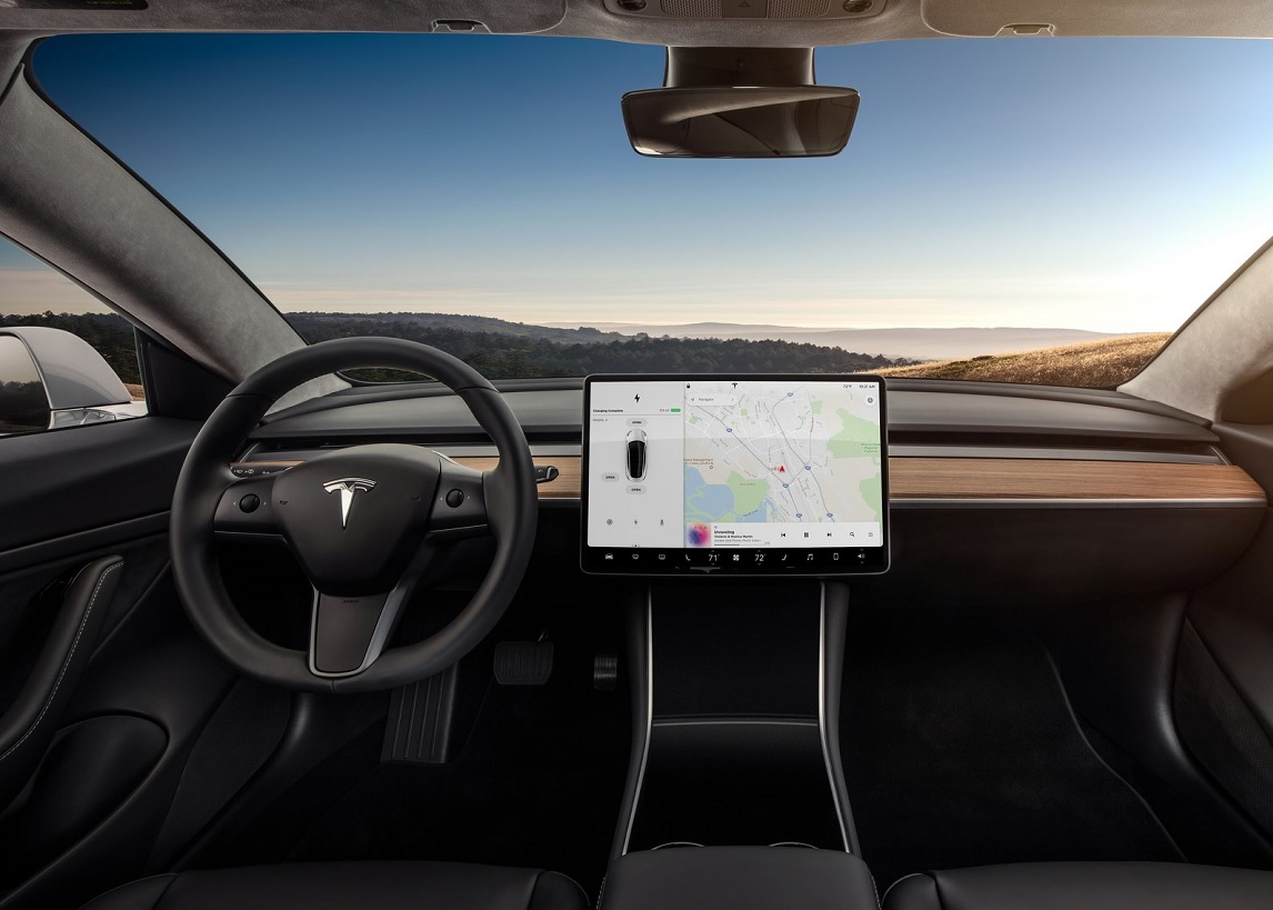  Tesla Model Y tem interior escurecido e próximo ao do Model 3, seu "irmão" de plataforma