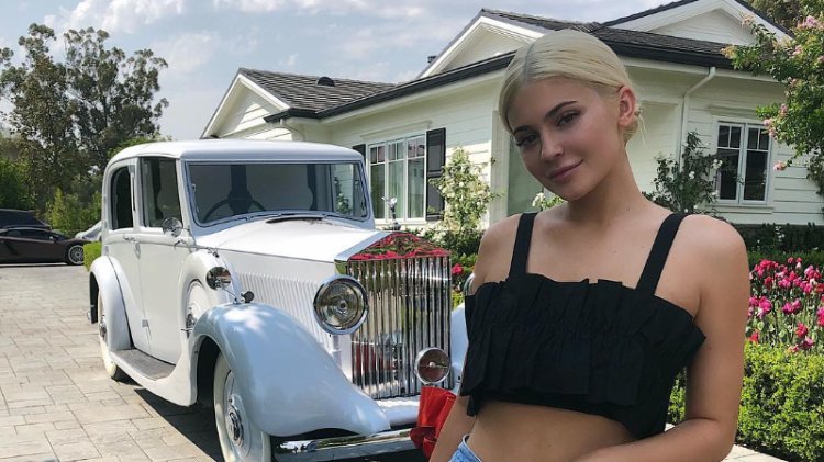 Kylie E O Rolls Royce Clássico