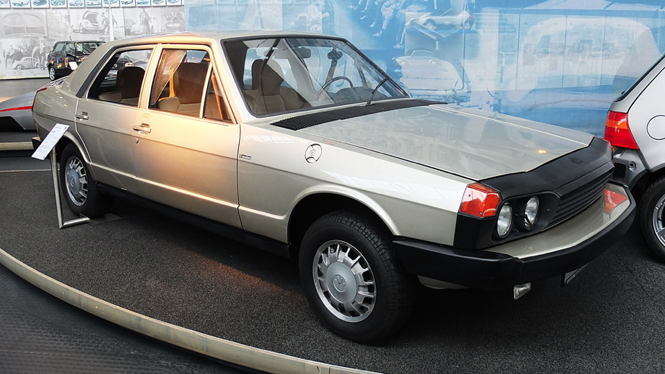  ESVQ I, de 1971, foi um sedã criado com o máximo nível de segurança que a marca podia oferecer naquela época