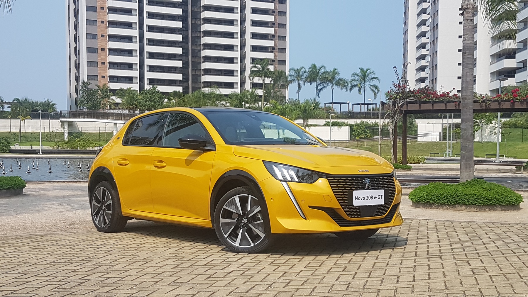 Peugeot 208 e-GT elétrico