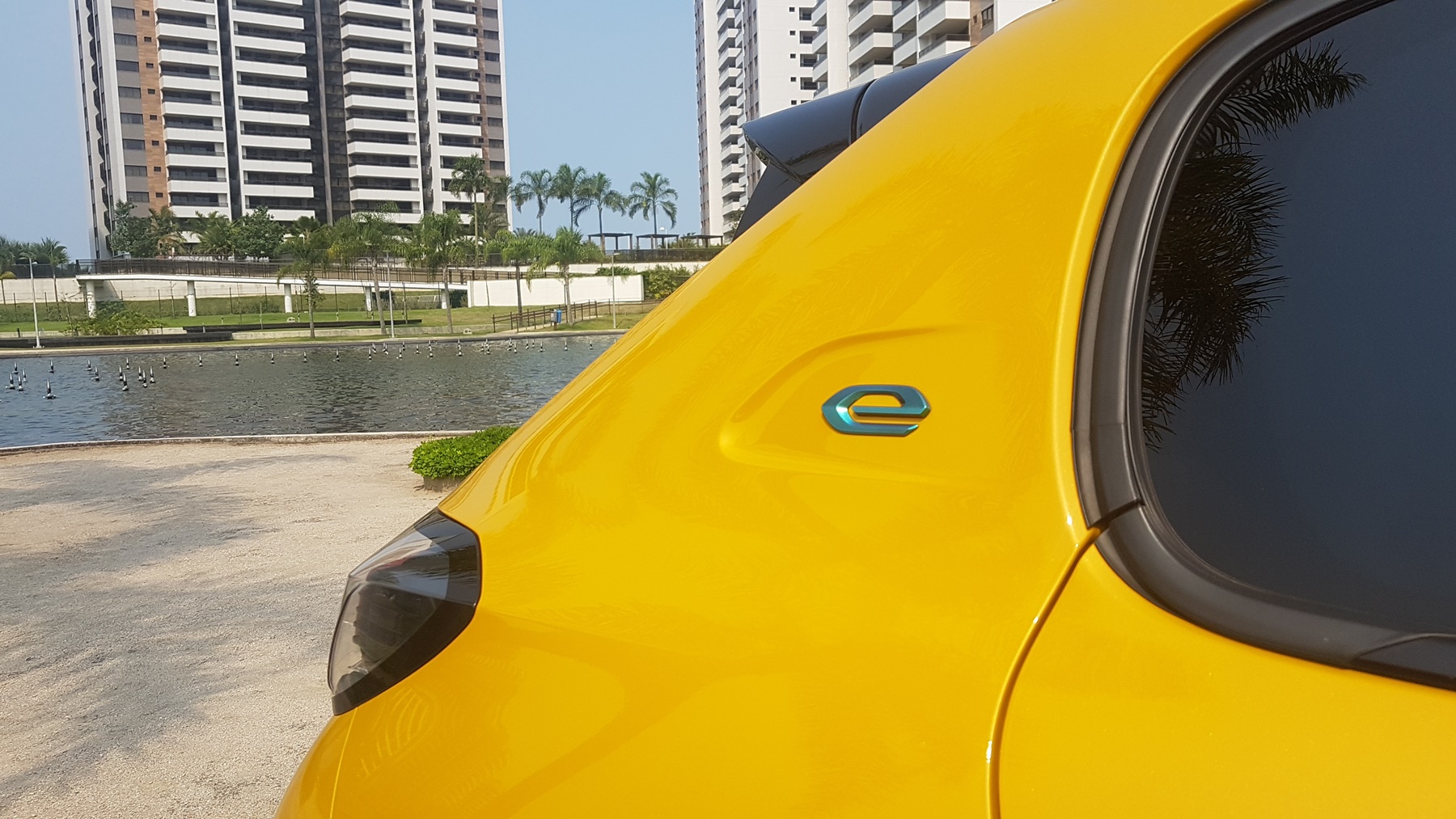 Peugeot 208 e-GT elétrico