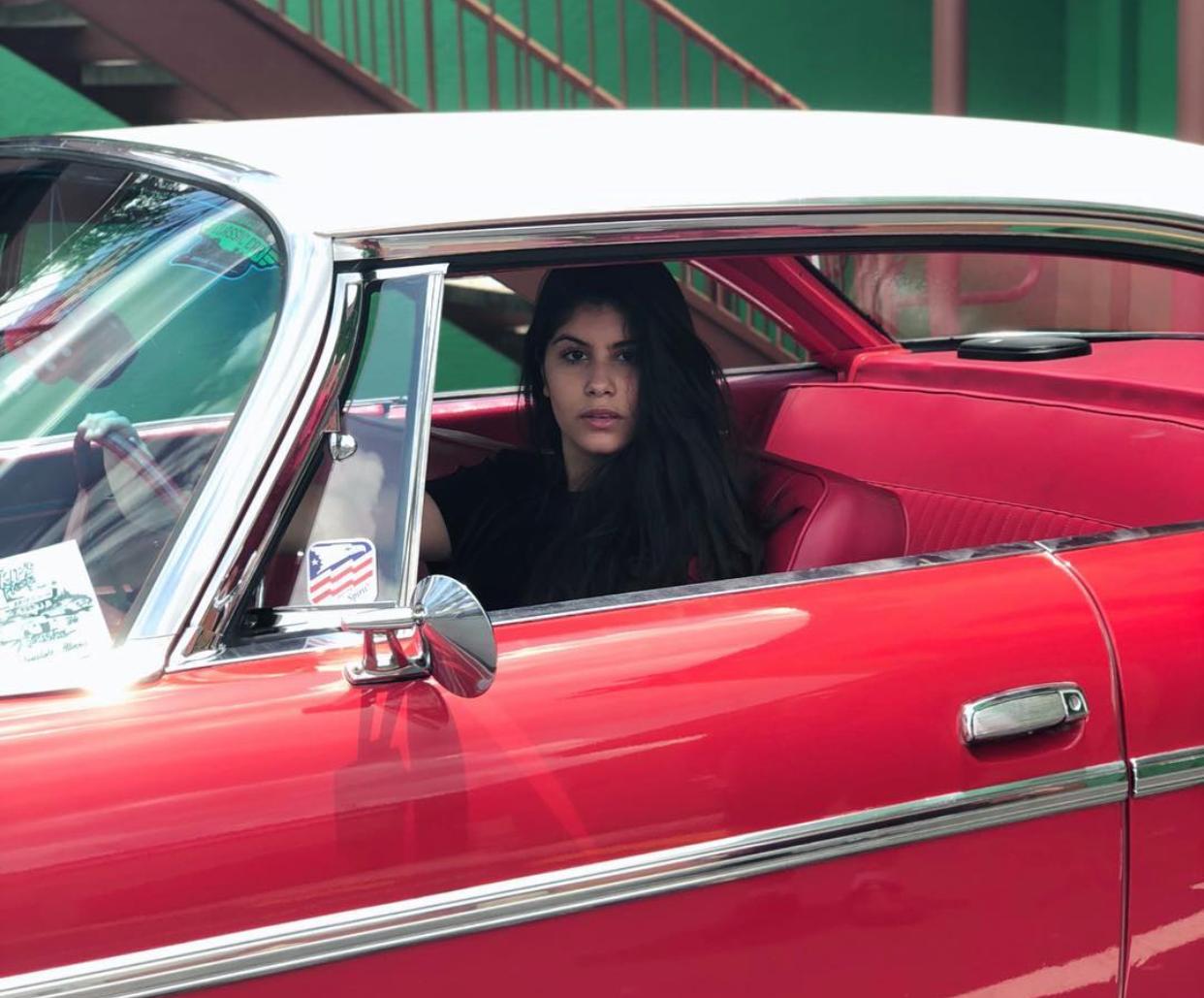 Fantiny Também é Fã Dos Carros E Já Posou Com Um Clássico Em Seu Instagram