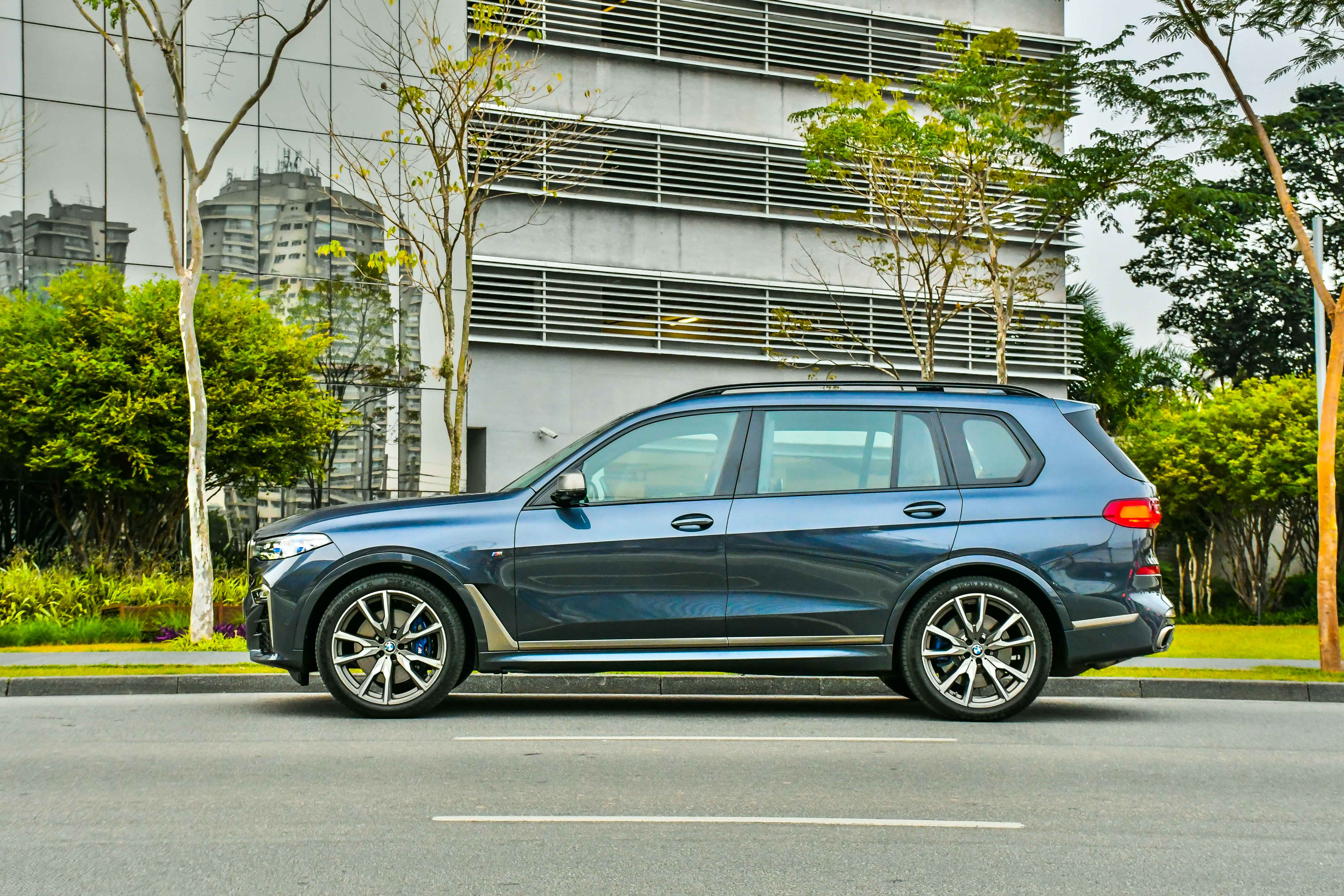 BMW X7 M50i