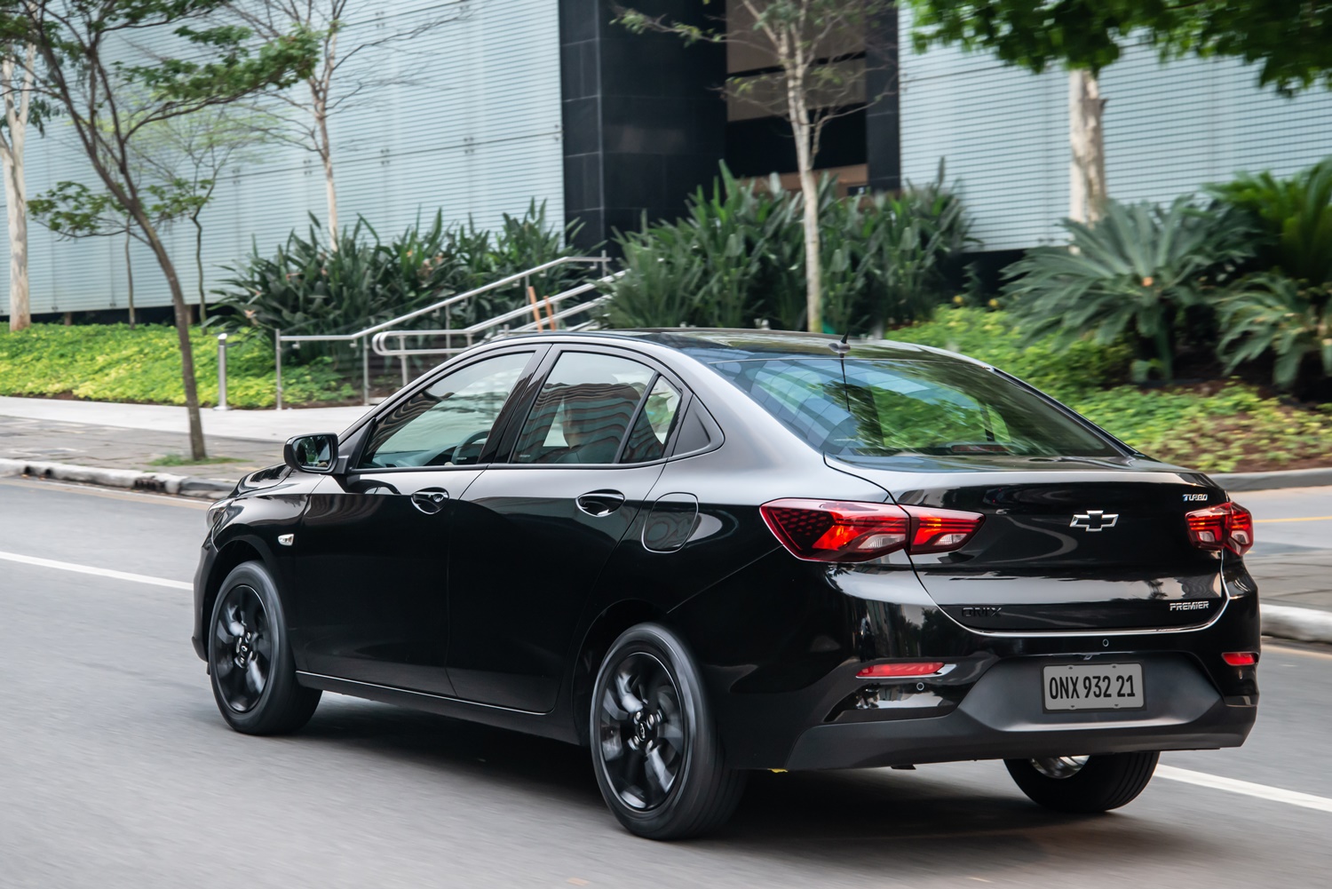 Chevrolet Onix Plus Midnight