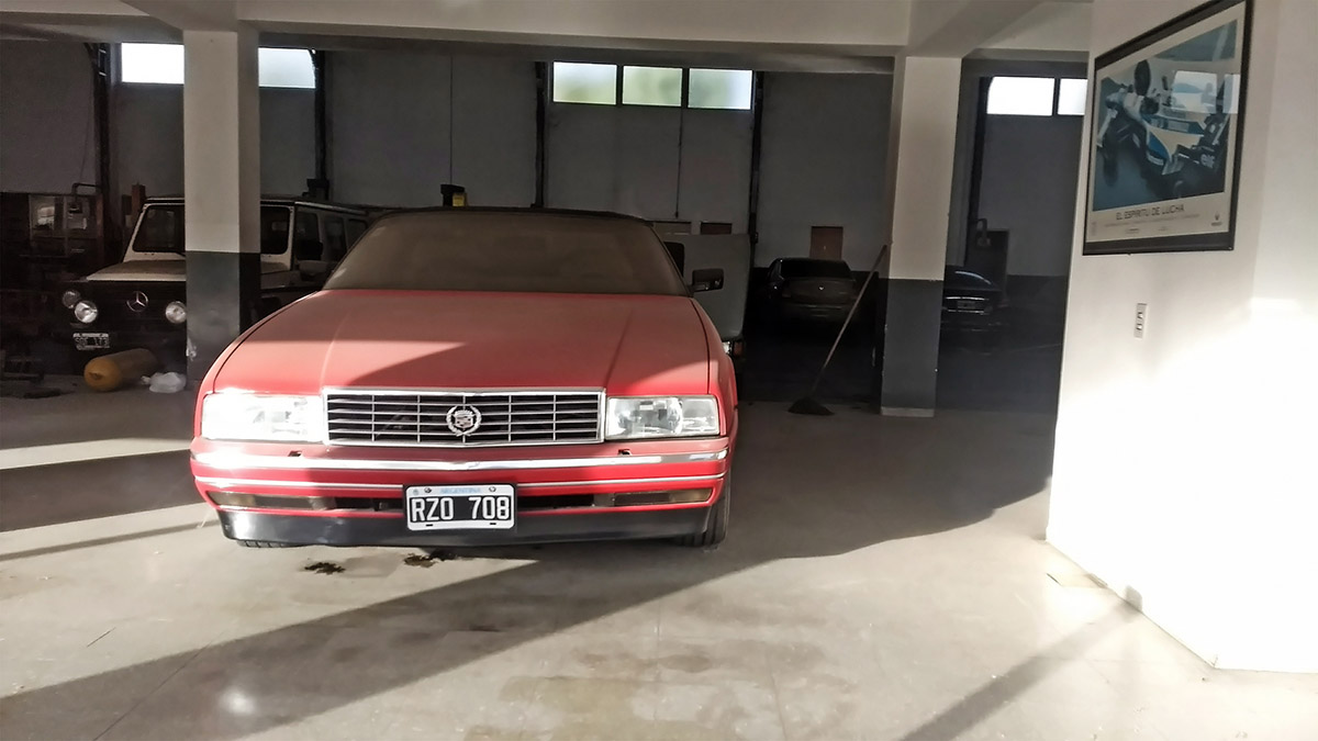 Concessionária de carros clássicos abandonada em San Luís, na Argentina