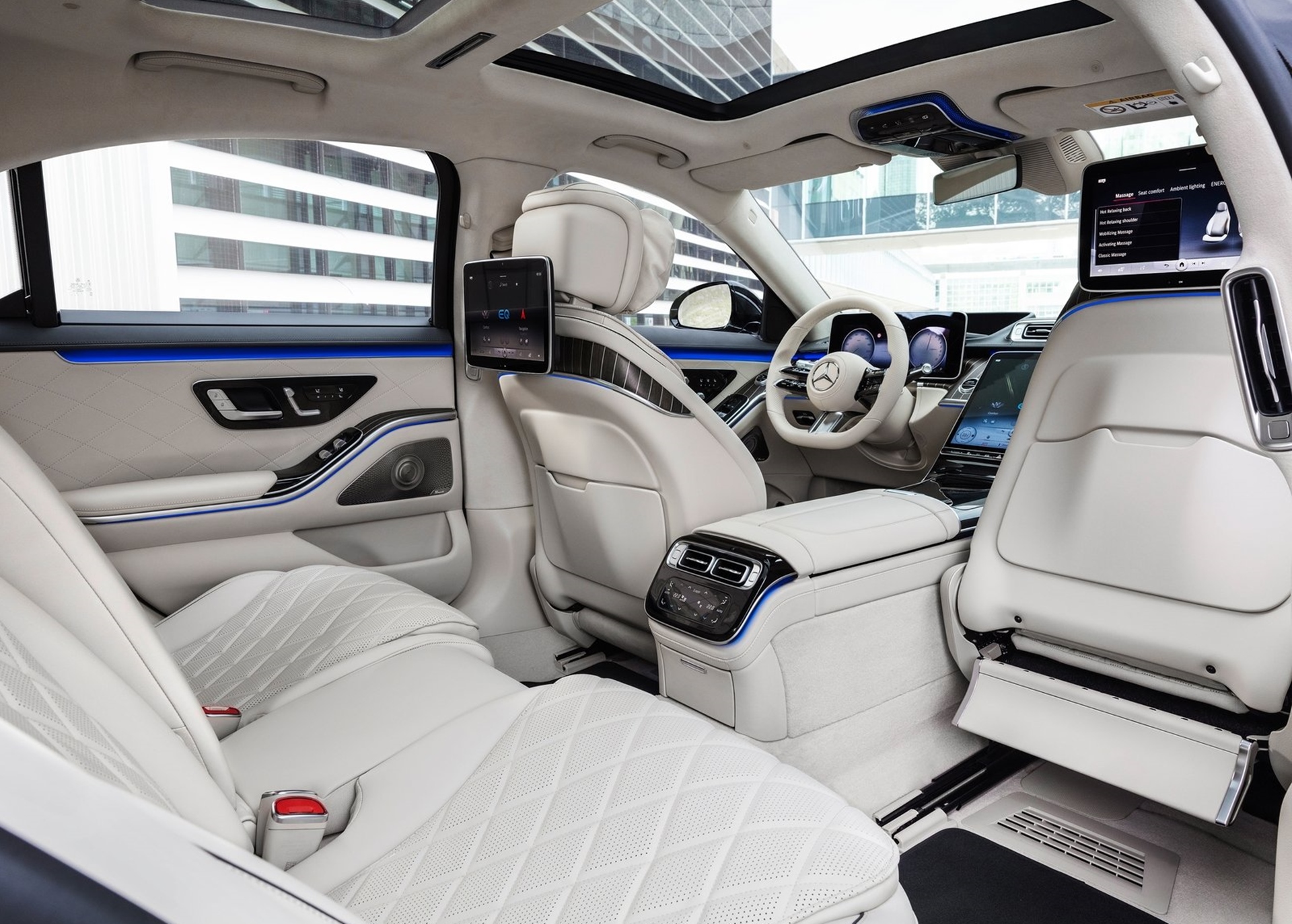  A maioria dos compradores do Mercedes-Benz Classe S utiliza o banco traseiro, não o do motorista