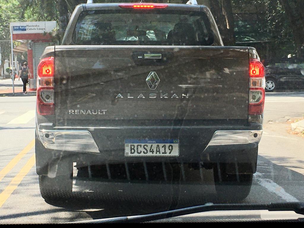 Renault Alaskan Flagrado Em São Paulo Pelo Leitor Jarbas Pinheiro