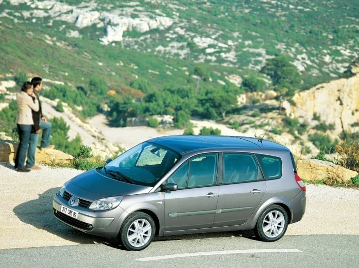 Renault Grand Scenic 57 730x545
