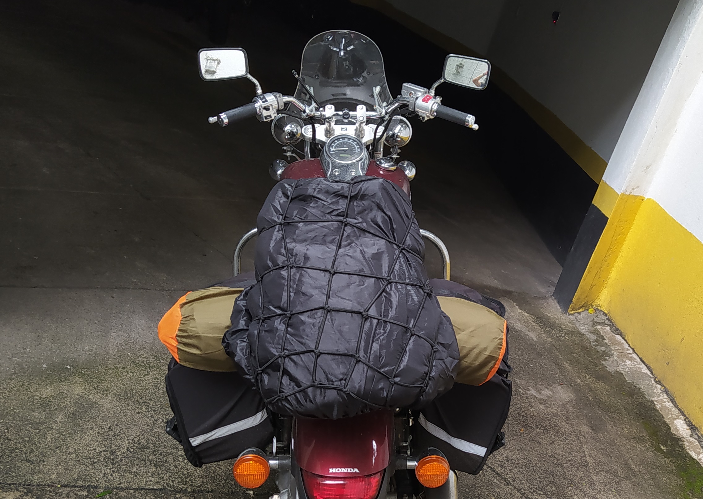 Viagem 5 Amarração De Mochila Sobre A Barraca